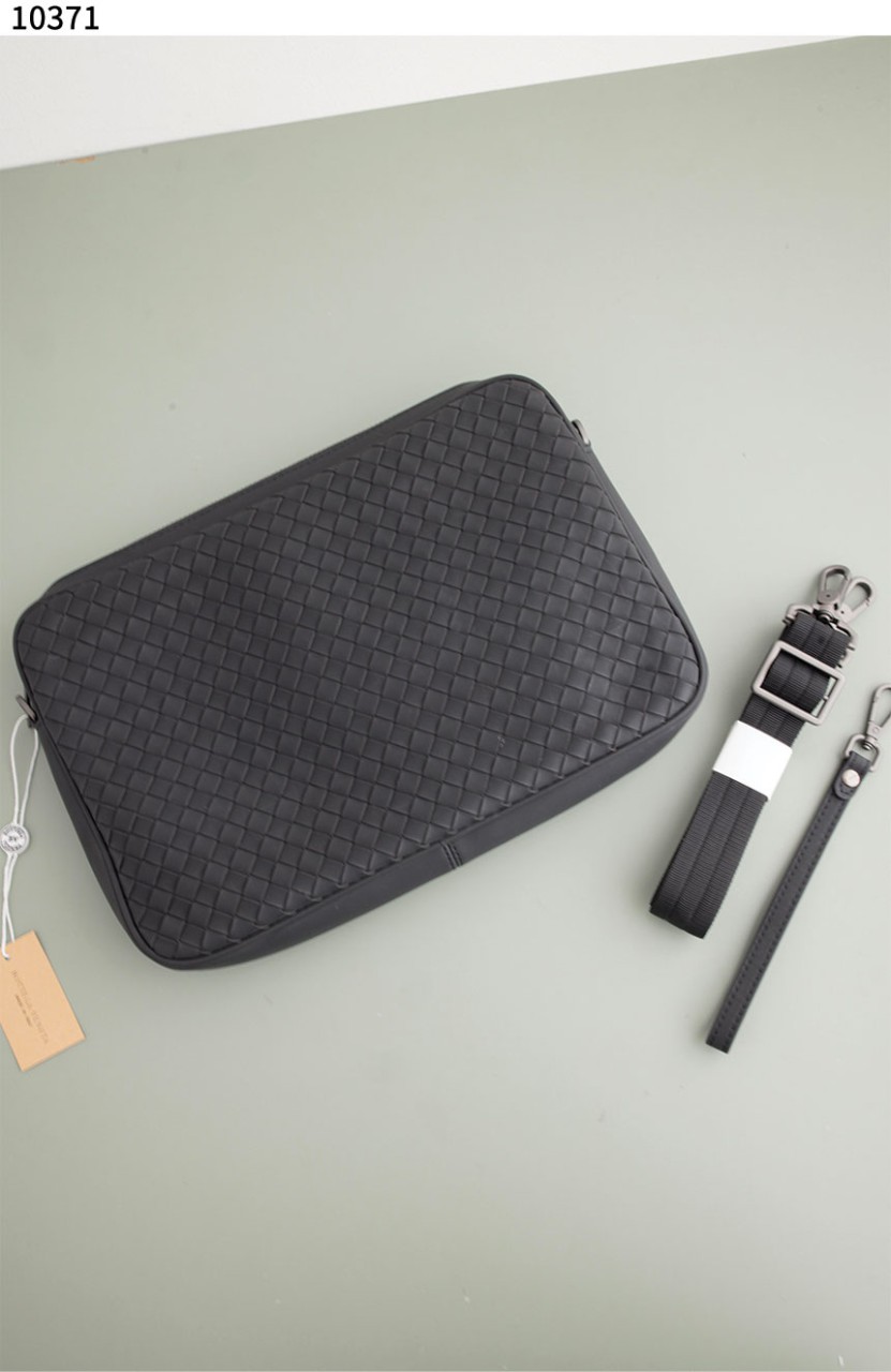 #보테가베네타 [BOTTEGA VENETA] 보테가베네타 남성 스퀘어 크로스 백 신상입고💢 #가방 #10371