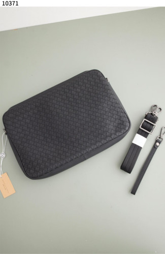 #보테가베네타 [BOTTEGA VENETA] 보테가베네타 남성 스퀘어 크로스 백 신상입고💢 #가방 #10371