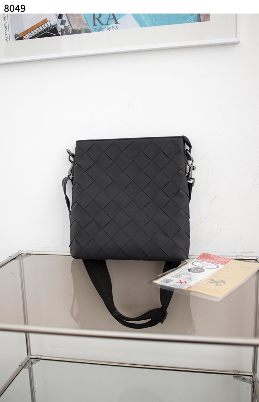 #보테가베네타 [BOTTEGA VENETA] 보테가베네타 빅 인트레치아토 남성 크로스백 신상입고💢 #가방 #8049