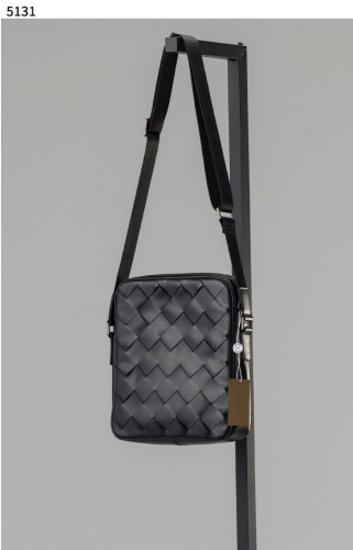 #보테가베네타 [BOTTEGA VENETA] 인트레치아토 클래식 스퀘어 크로스백 신상입고💢  #가방 #5131