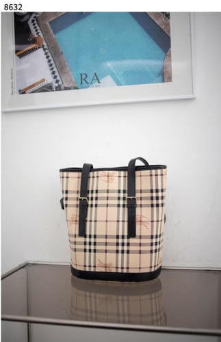 #버버리 [BURBERRY] 버버리 빈티지 체크 토트백 신상입고💢 #가방 #8632