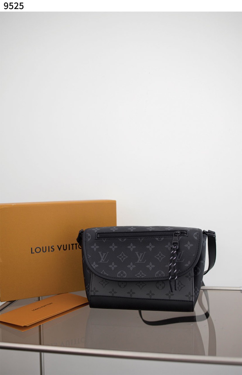 #루이비통 [Louis Vuitton] 펄스 웨어러블 월릿 신상입고💢 #가방 #9525