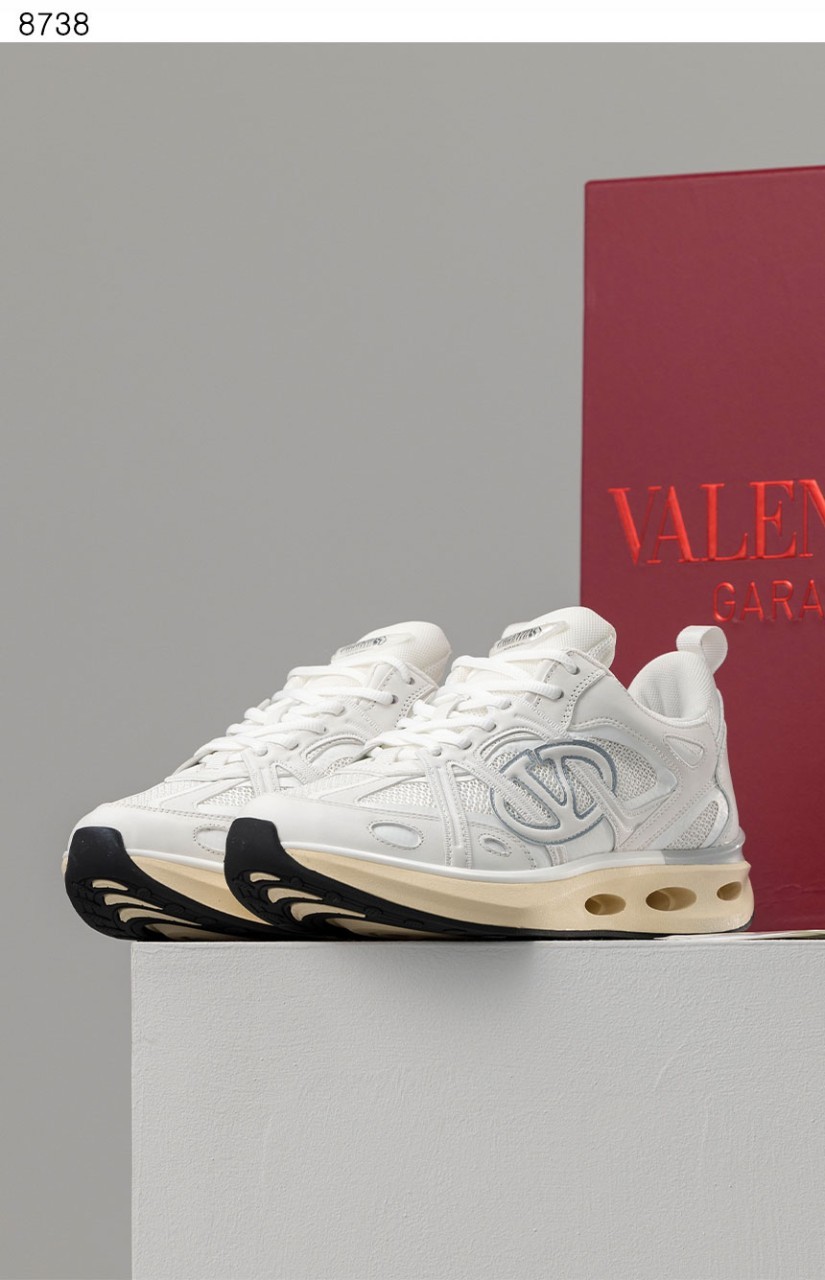 #발렌티노 [VALENTINO] 수입프리미엄급  VLOGO 이지조그 로우탑 스니커즈 신상 입고💢 #태그 #신발 #8738