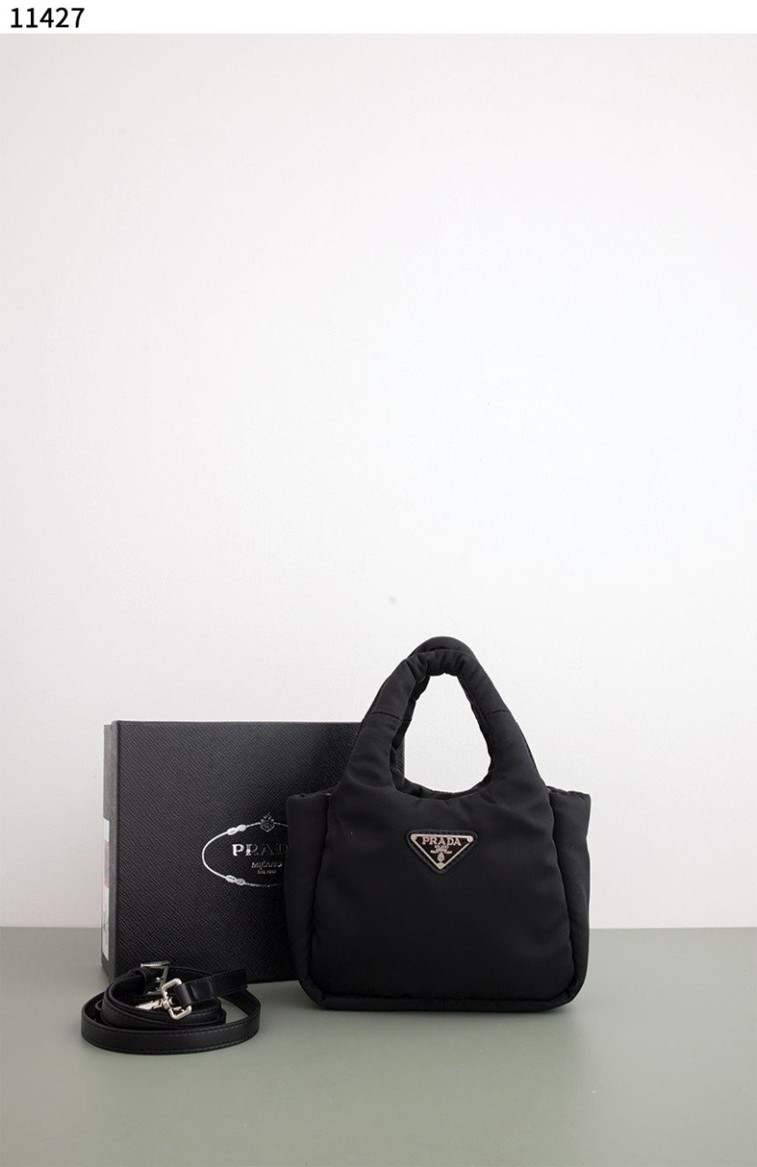 #프라다 [PRADA] 패딩 리나일론 토트백 신상입고💢 #가방 #11427