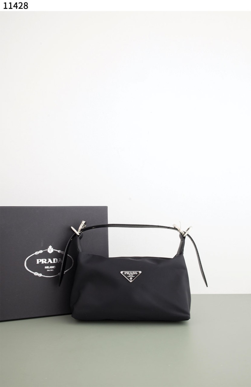 #프라다 [PRADA] 포코노 나일론 숄더백 신상입고💢 #가방 #11428