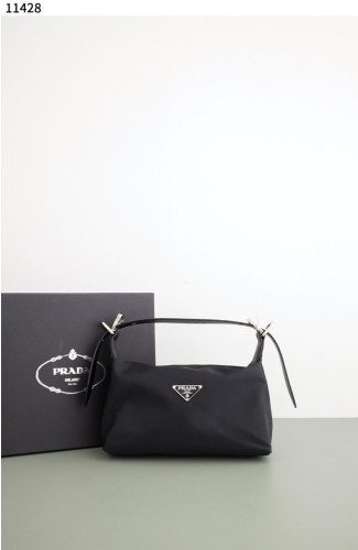 #프라다 [PRADA] 포코노 나일론 숄더백 신상입고💢 #가방 #11428