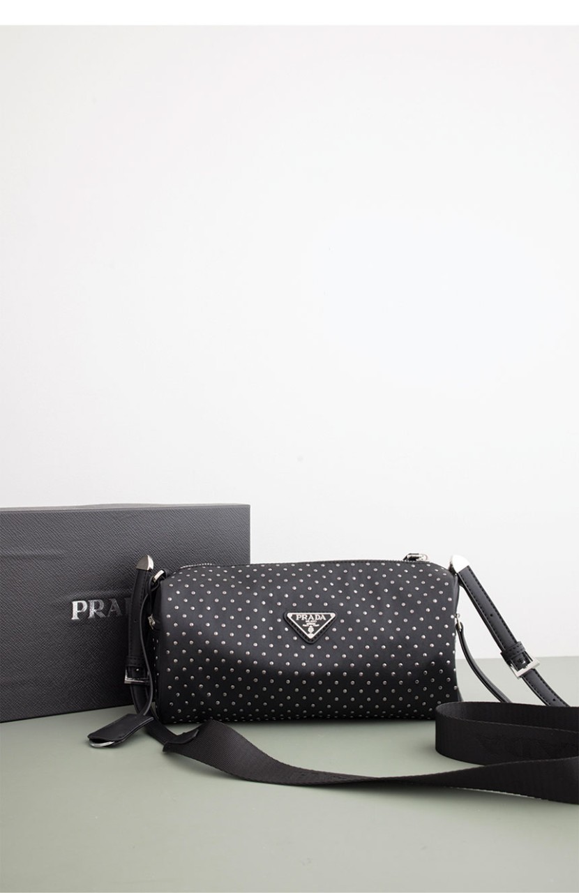 #프라다 [PRADA] 리나일론 백 스터드 신상입고💢 #가방 #11429