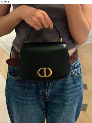 #디올 [Christian Dior] 수입프리미엄급 디올 30 Montaigne Avenue 미디엄 탑 핸들백 신상 입고💢 #태그 #가방 #9393