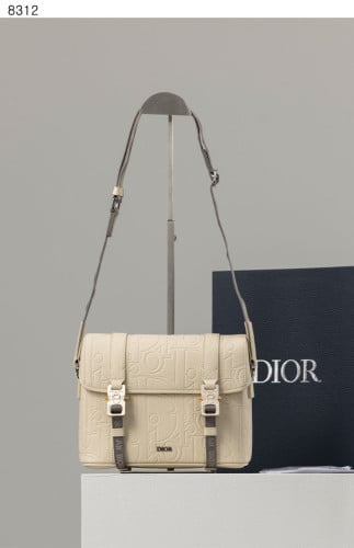 #디올 [Christian Dior] 수입프리미엄급 Dior Hit the Road 플랩 스트랩백 신상 입고💢 #태그 #가방 #8312