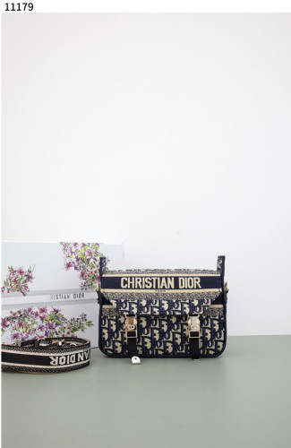 #디올 [Christian Dior] 디올 오블리크 Diorcamp 미디엄 백 신상입고💢 #가방 #11179