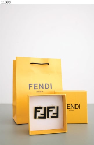#펜디 [FENDI] FENDI 로고 귀걸이 신상입고💢 #귀걸이 #11398