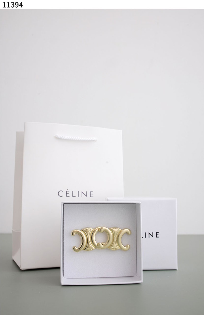 #셀린느 [CELINE] 골드 트리옹프 로고 귀걸이 신상입고💢 #귀걸이 #11394
