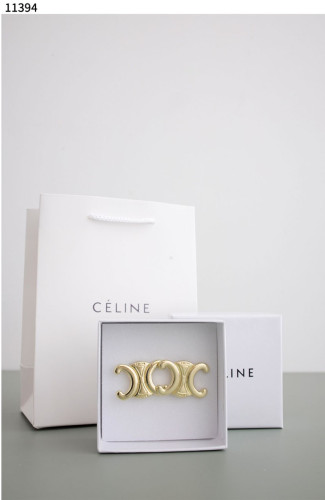 #셀린느 [CELINE] 골드 트리옹프 로고 귀걸이 신상입고💢 #귀걸이 #11394