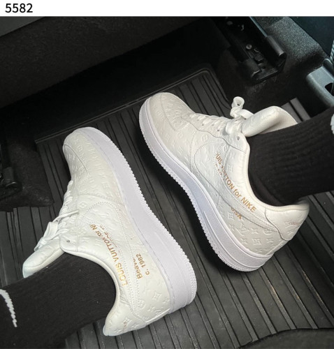 #루이비통 X #나이키 [Louis Vuitton X NIKE] 수입프리미엄급 루이비통 나이키 에어포스 1 로 바이 버질 아블로 화이트 세일💢💢💢 #태그 #신발 #5582