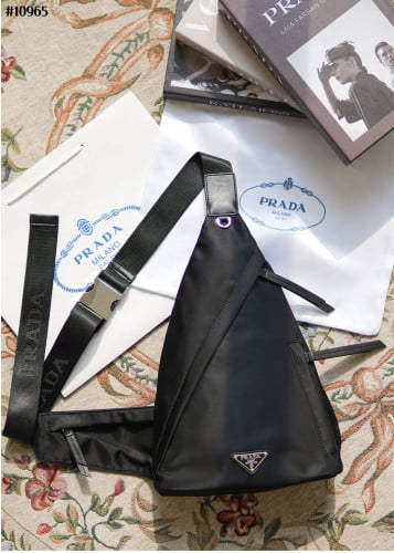 🔆 [PRADA] 프라다  트라이앵글 리나일론 레더 스트랩 백팩 🔆