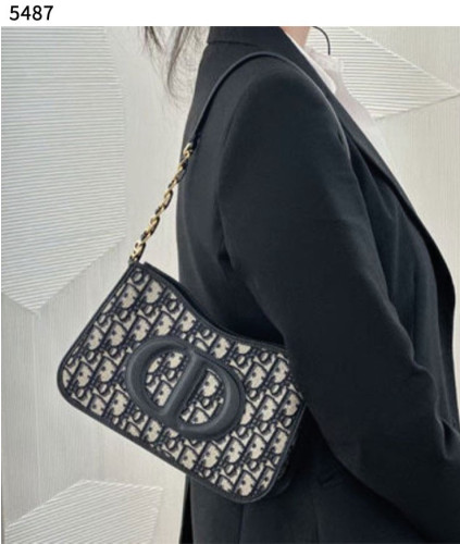 #디올 [Dior] 수입프리미엄급 CD SIGNATURE HOBO MINI BAG 신상 입고💢 #태그 #가방 #5487