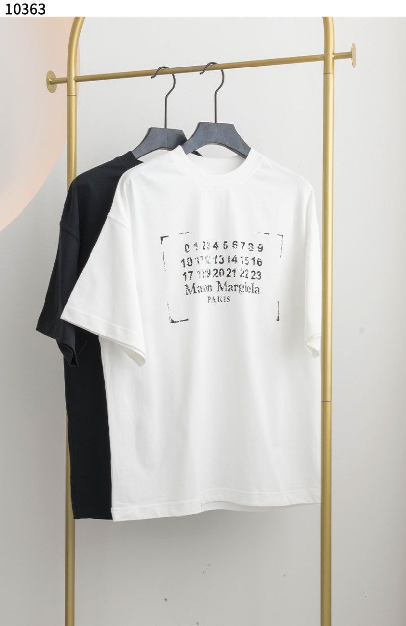 #메종마르지엘라 [Maison Margiela] 마르지엘라 픽셀 넘버링 로고 티셔츠 신상입고💢 #상의 #티셔츠 #10363
