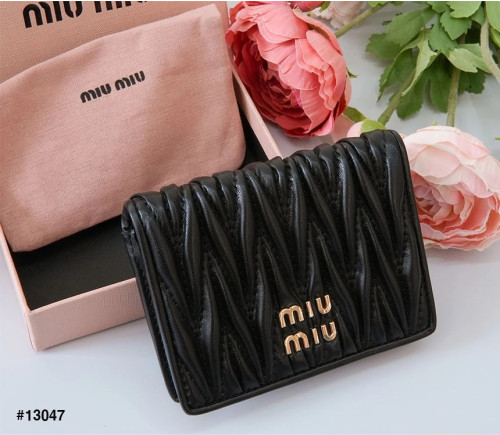 🔆 [MIUMIU] 미우미우 마테라쎄 나파 가죽 반지갑 🔆