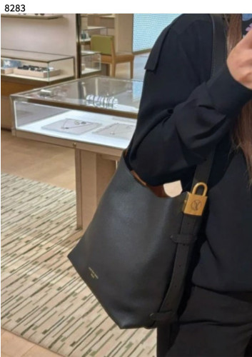 #루이비통 [Louis Vuitton] 수입프리미엄급 로우 키 호보 PM 신상 입고💢 #태그 #가방 #8283