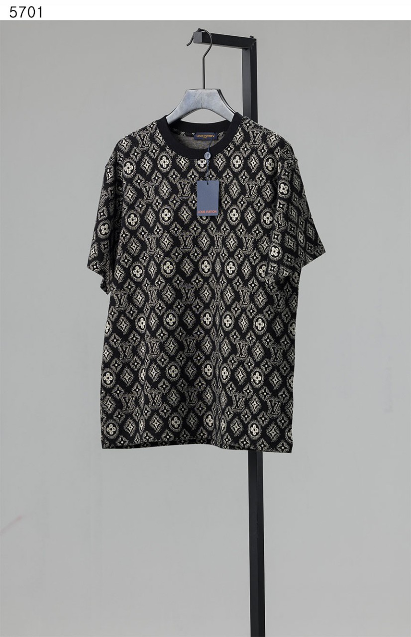 #루이비통 [LOUIS VUITTON] Louis Vuitton logo full-print letter T-shirt 신상입고💢 #상의 #티셔츠 #5701