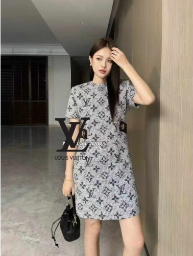 💕 루* 라인 모노그램 패턴 원피스
