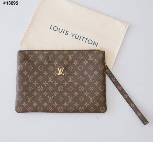 🔆 [Louis Vuitton] 루이비통 모노그램 LV로고 클러치백🔆