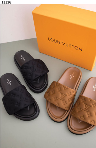 #루이비통 [Louis Vuitton] 루이비통 엠보 모노그램 뮬 슬리퍼 신상입고💢 #신발 #11136