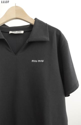 #미우미우 [MIU MIU] 미우미우 커밍 카라 반팔 티셔츠 & 하프 팬츠 세트 신상입고💢 #테크 #세트 #11137