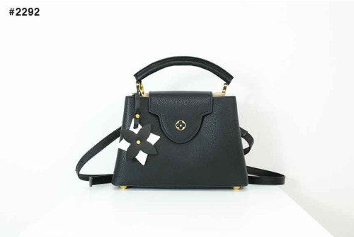 🍀[Louis Vuitton] 루이비통 카퓌신 BB 토뤼옹 블랙🍀
