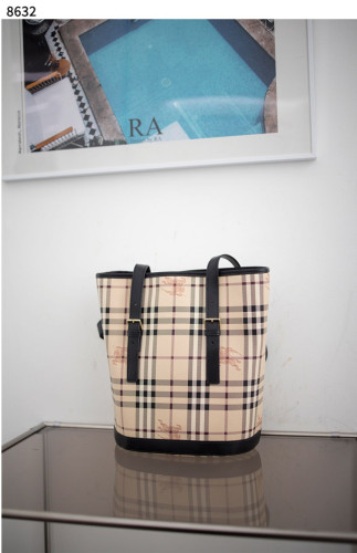#버버리 [BURBERRY] 버버리 빈티지 체크 토트백 신상입고💢 #가방 #8632