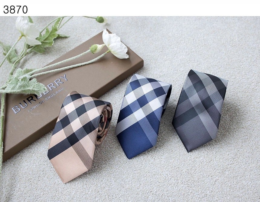 #버버리 [BURBERRY] 클래식컷 체크 실크타이 신상입고💢 #테그 #넥타이 #3870