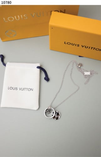 #루이비통 [Louis Vuitton] 루이비통 실버 모노그램 스테시아 네크리스 신상입고💢 #목걸이 #10780