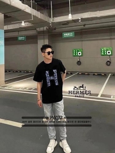 💕 에*** 나사 H로고 티셔츠