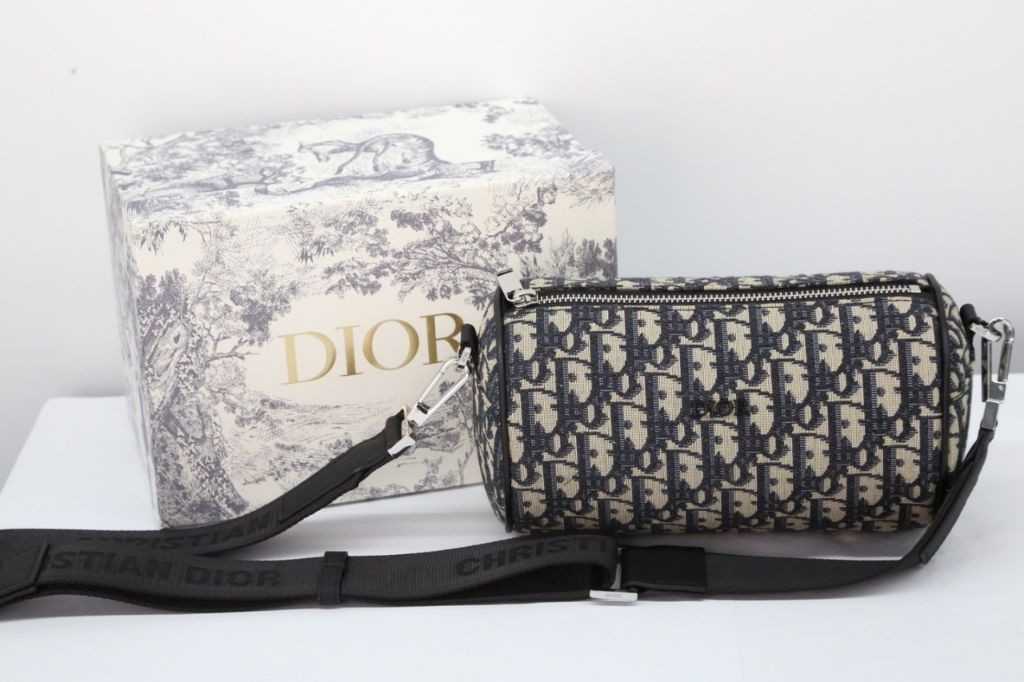 디올 오블리크 룰러 메신져백