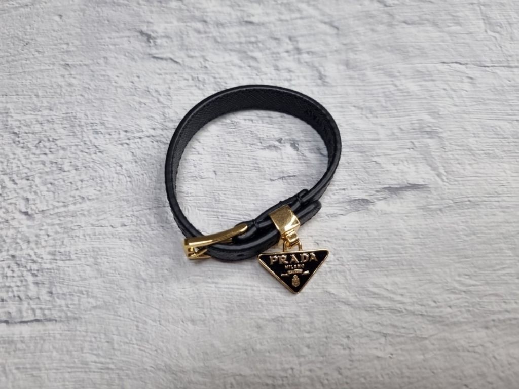 프라다 가죽 블랙 팔찌