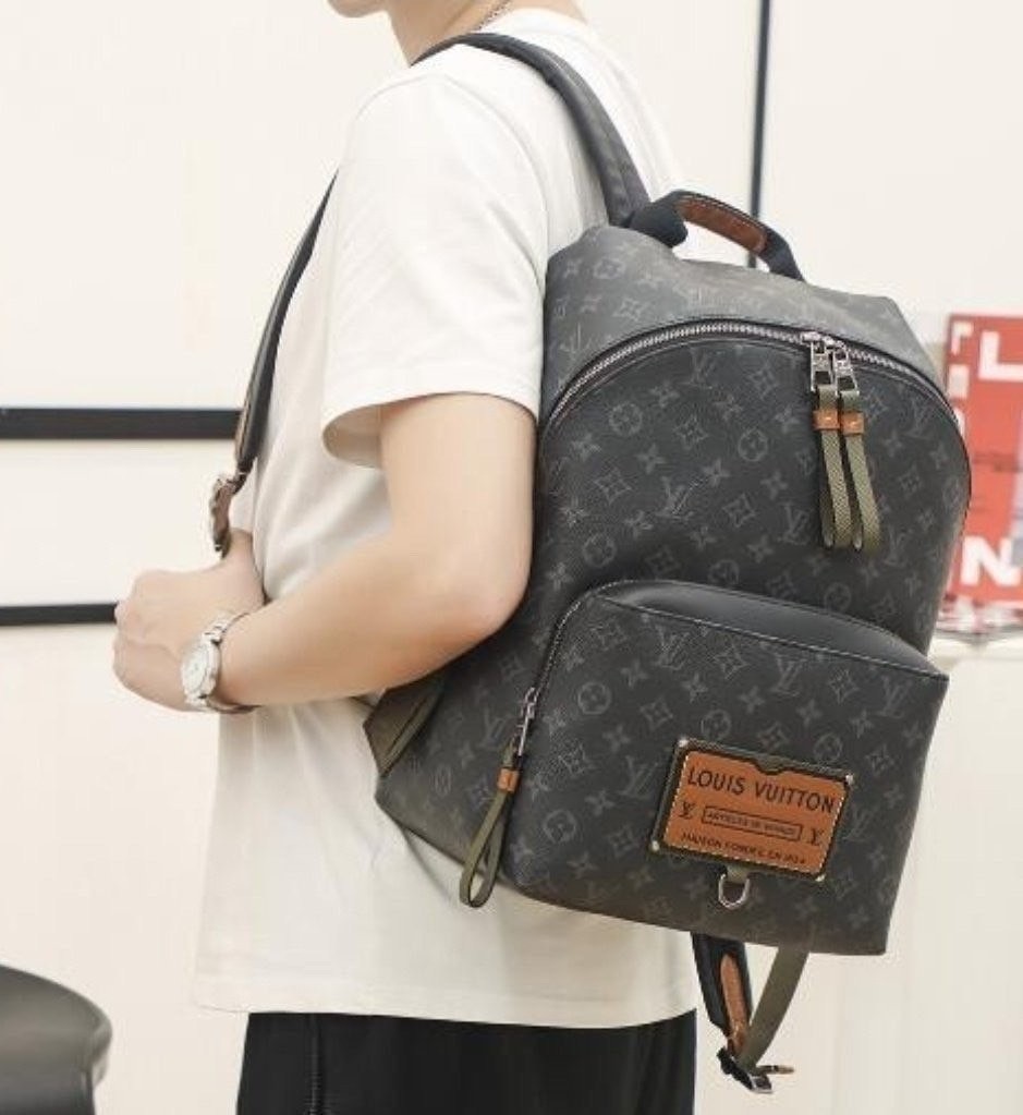 루이비통 디스커버리 블랙 백팩