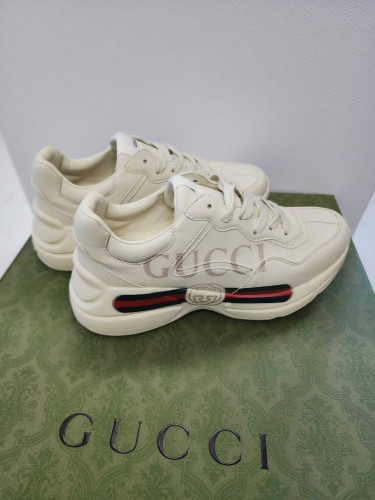 구찌 라이톤 띠로고 스니커즈