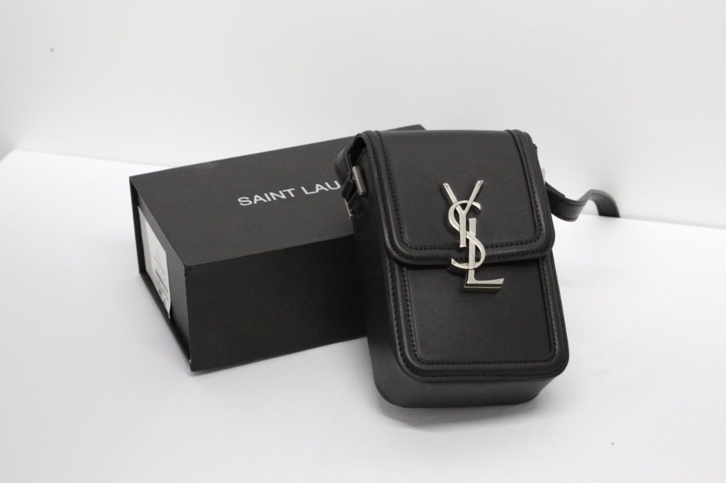 입생로랑 Ysl 실버 스틸 로고 래더 크로스백 