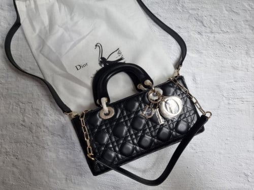 디올 레이디 조이 스몰 내부 레드 숄더백