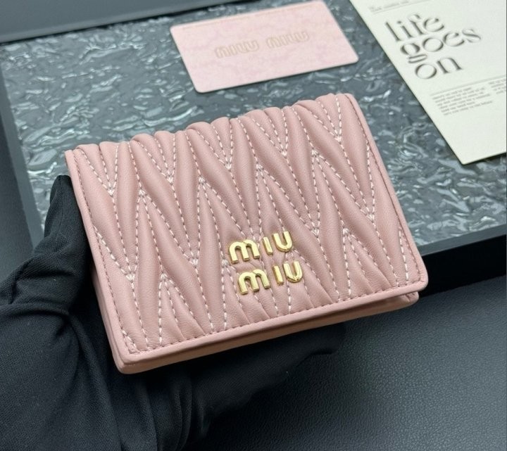 미우미우 1041 마테라쎄 나파 가죽 홀더 반지갑 핑크