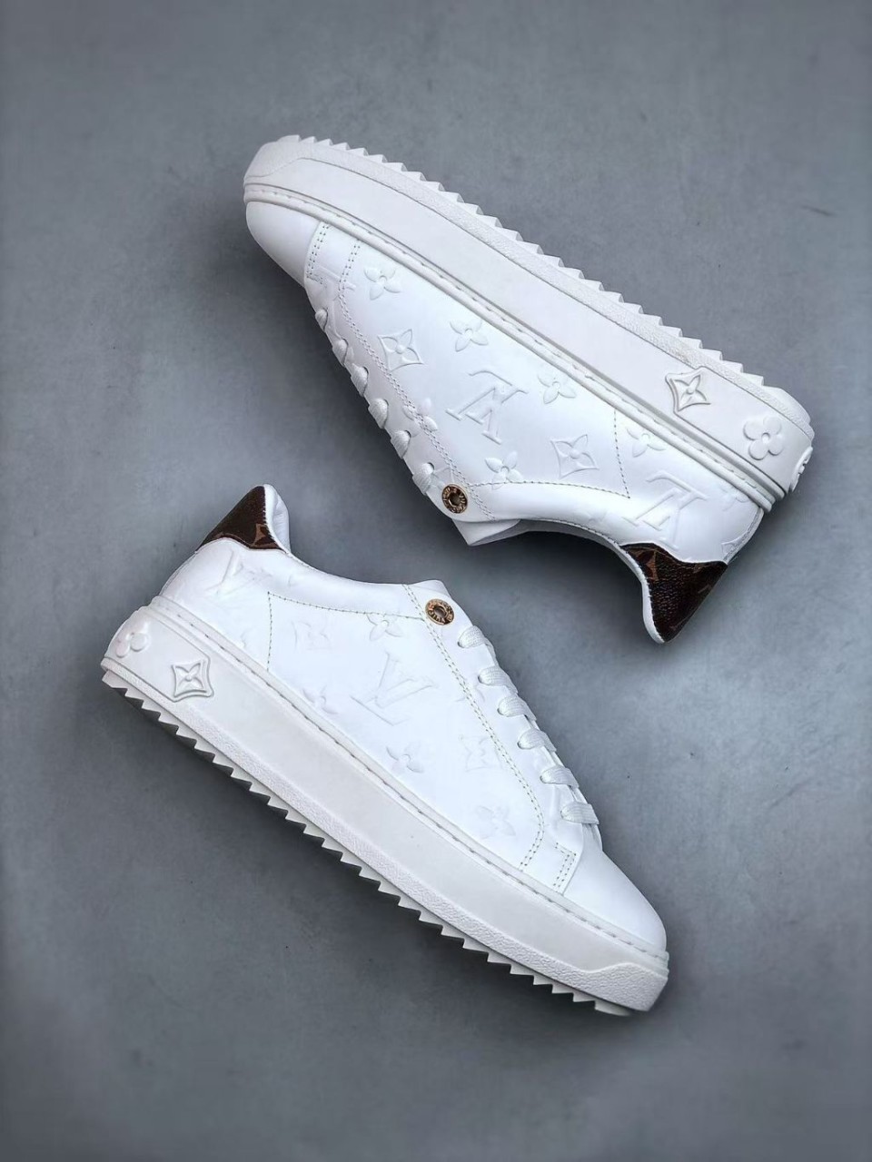 루이비통 OB02 타임 아웃 화이트 스니커즈