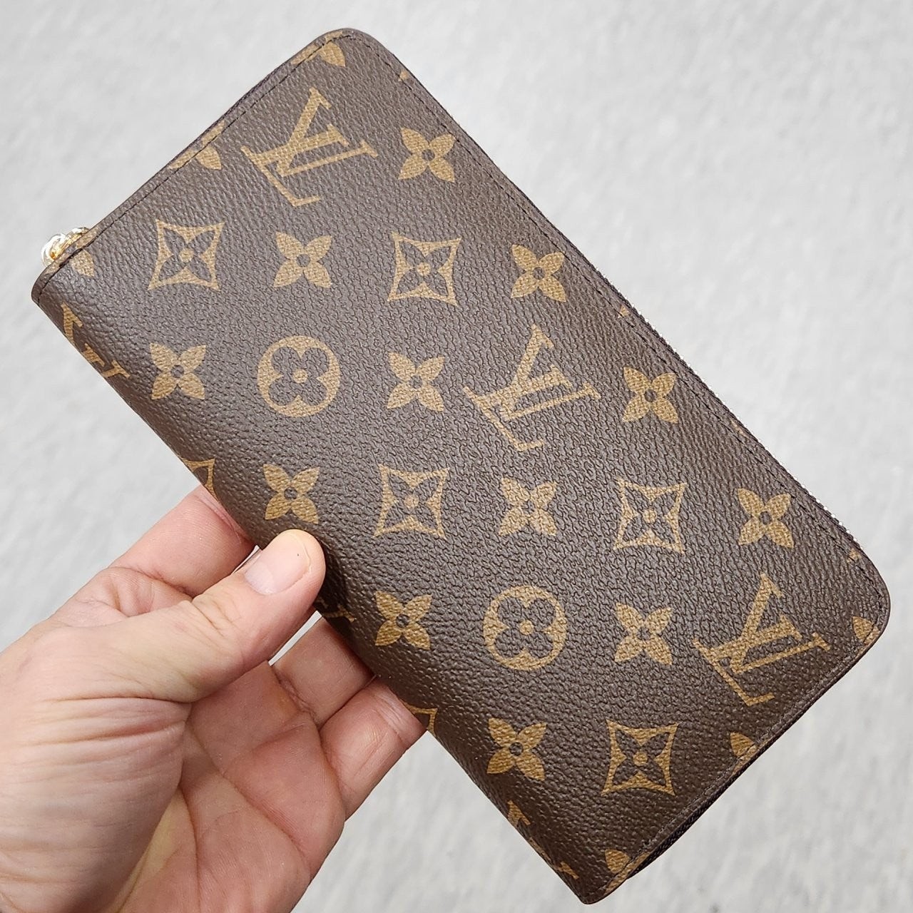 💕 [90번] 루* 모노그램 지퍼 장지갑