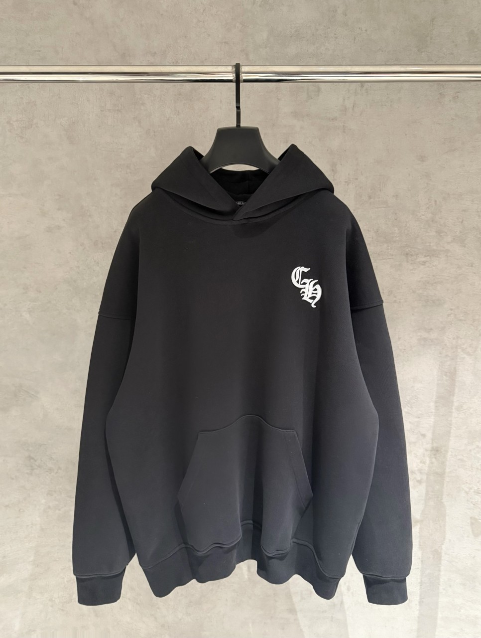 2025 크*** F09 CH 백 로고 후드티 (최상위버전) 입고~