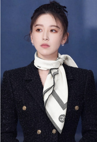 💕 샤* 심볼로고 화이트 스카프