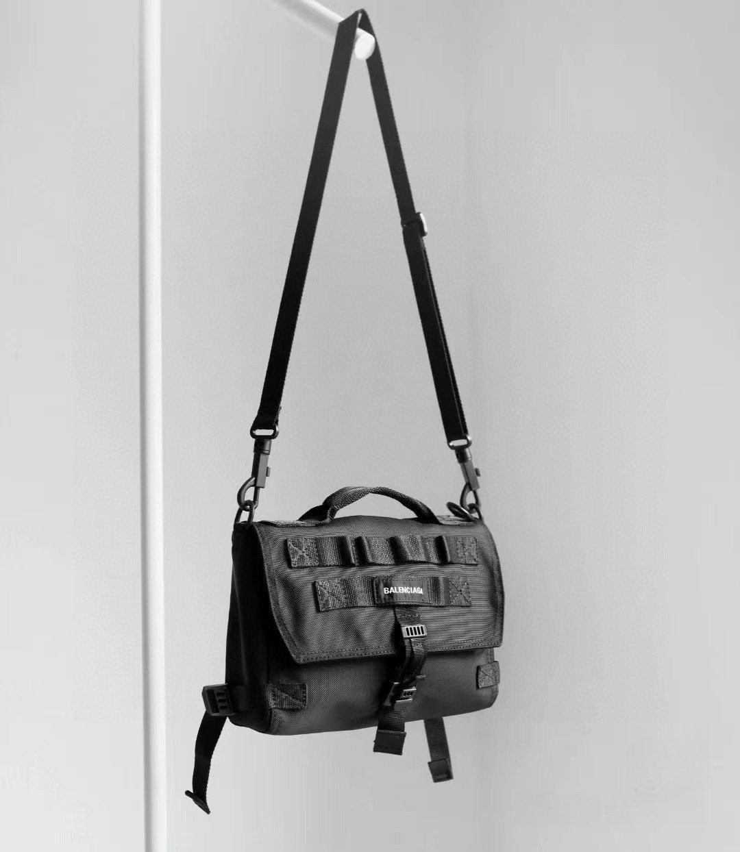 💕 발**** 남성 아* 스몰 메신저백 블랙