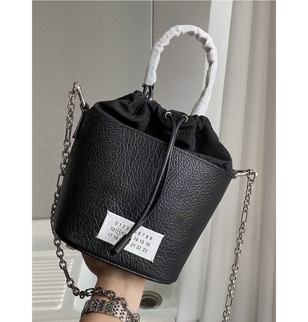 💕 메* 마르지엘라 5AC 레더 체인 버킷백