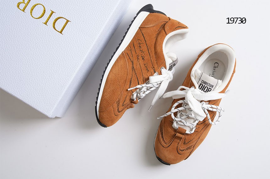 🔆[DIOR] 크리스찬 디올 헤이즐넛 스웨이드 레더 스니커즈 🔆