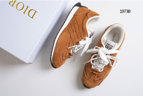 🔆[DIOR] 크리스찬 디올 헤이즐넛 스웨이드 레더 스니커즈 🔆