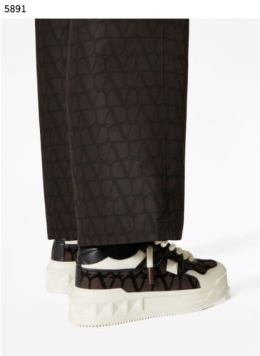 #발렌티노 [VALENTINO] 수입프리미엄급 원 스터드 XL 스니커즈  신상 입고💢 #태그 #신발 #5891