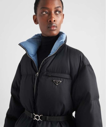 #프라다 [ P*ADA ] 수입 리나일론 삼각로고 개버딘 후드 다운 코트 패딩 입고💢 #여성상의 #패딩자켓